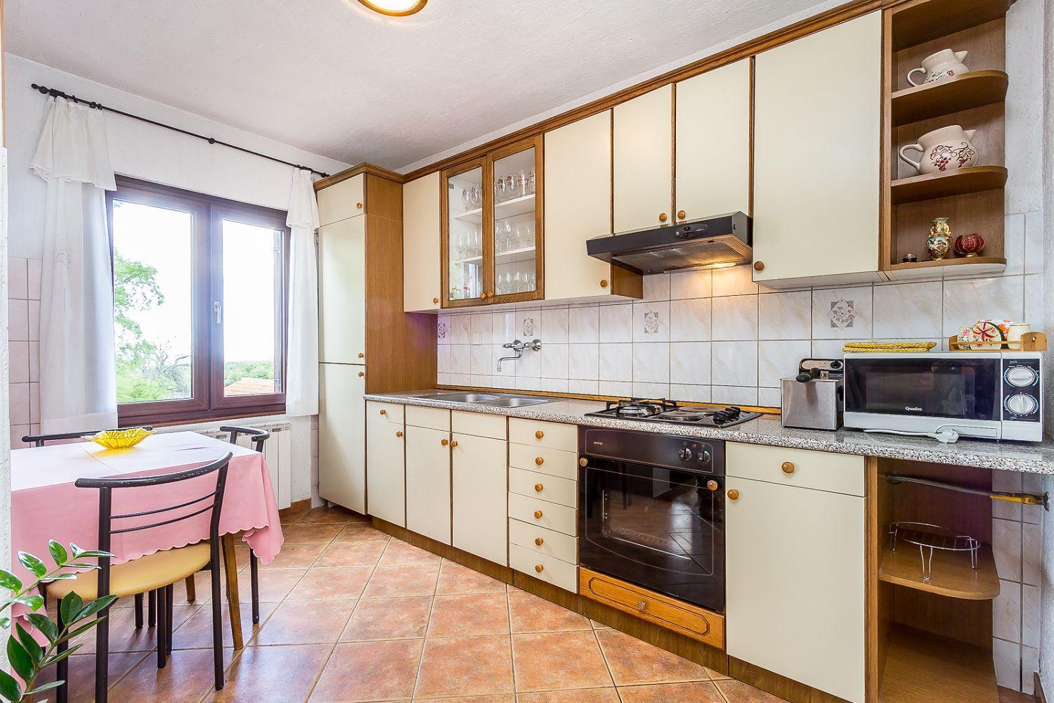 Ferienwohnung Mit Wlan, Klima, Parkplatz, Grill Und Grossem Garten Zum Fussball Spielen Gajana Buitenkant foto