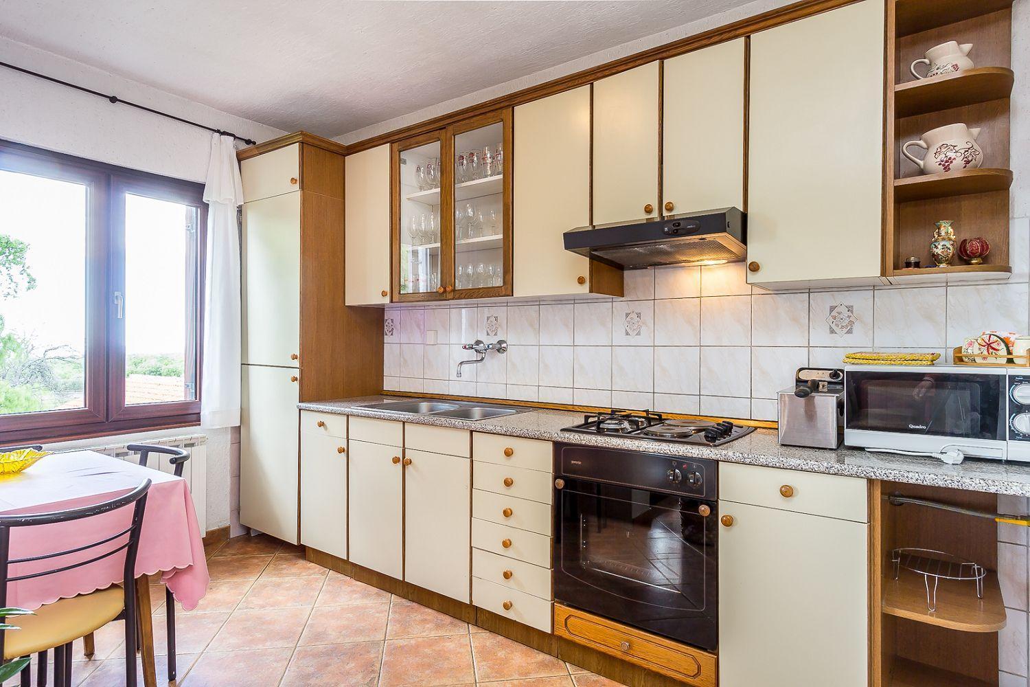 Ferienwohnung Mit Wlan, Klima, Parkplatz, Grill Und Grossem Garten Zum Fussball Spielen Gajana Buitenkant foto